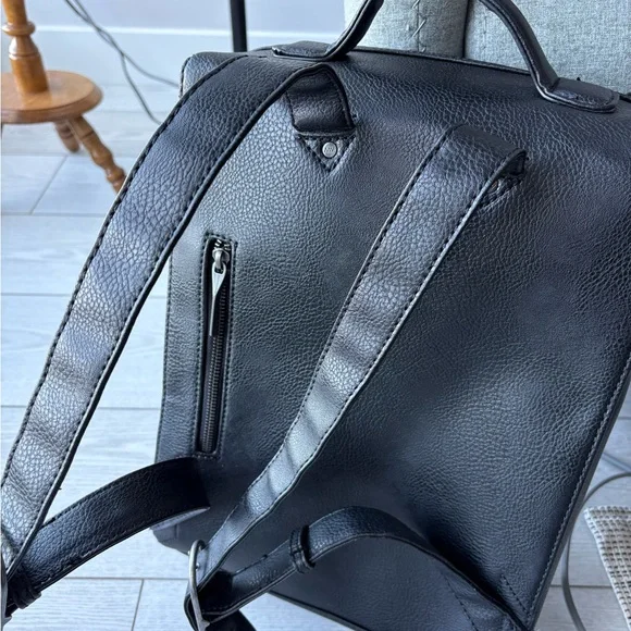 Matt & Nat Black Backpack - Picture 3 of 5